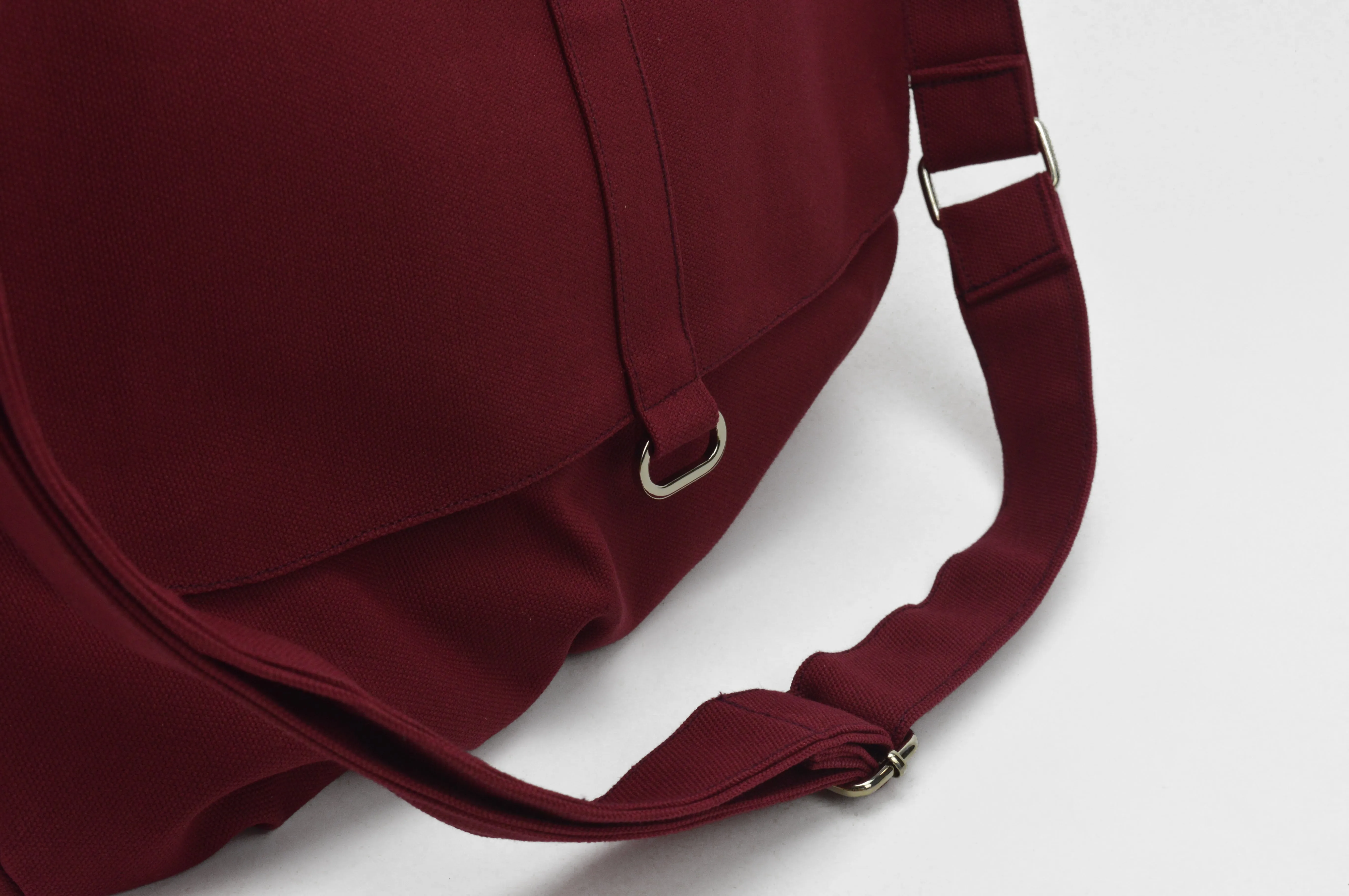 Daniel 18 Rose Red | Messenger Bag