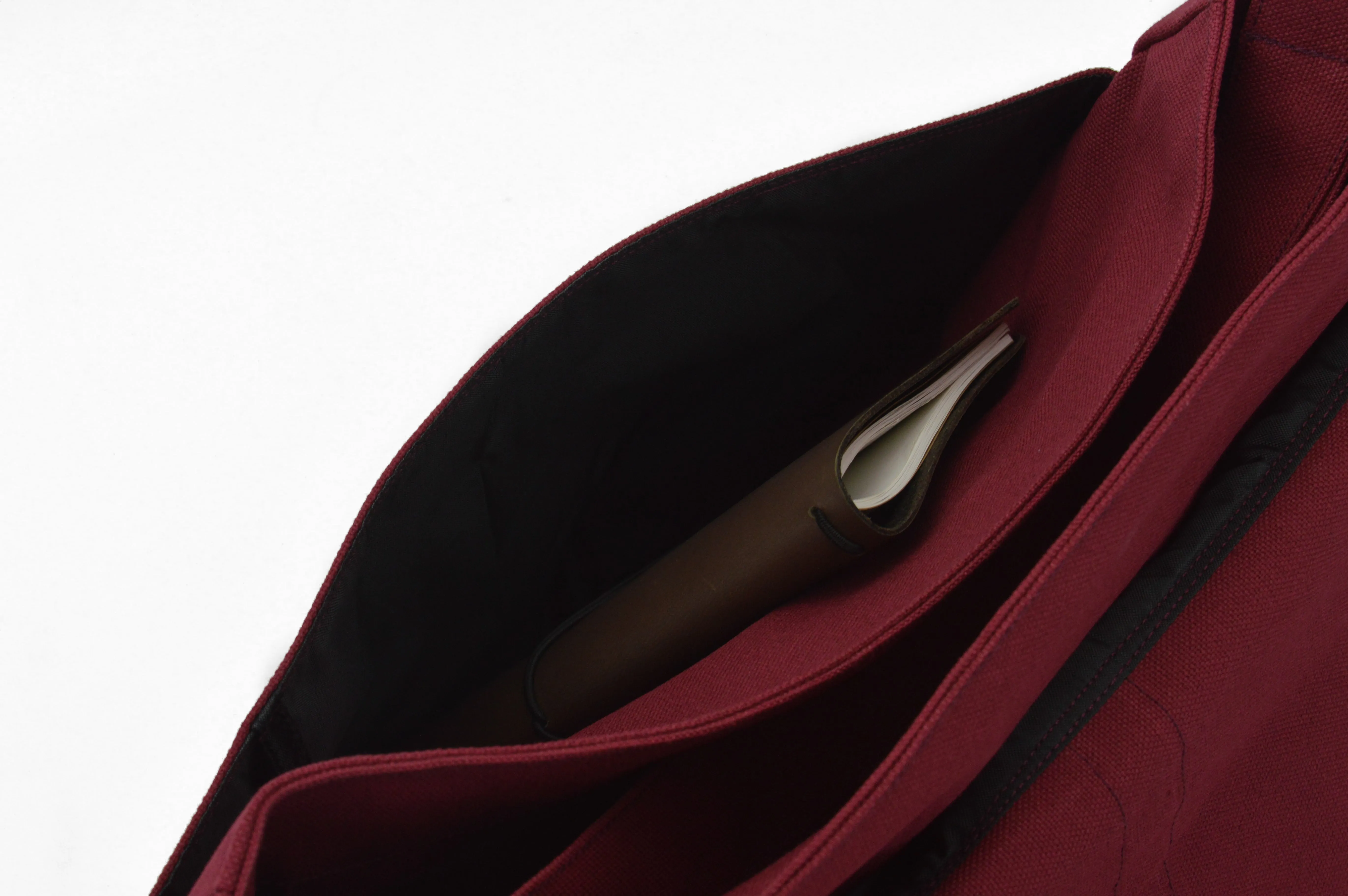 Daniel 18 Rose Red | Messenger Bag
