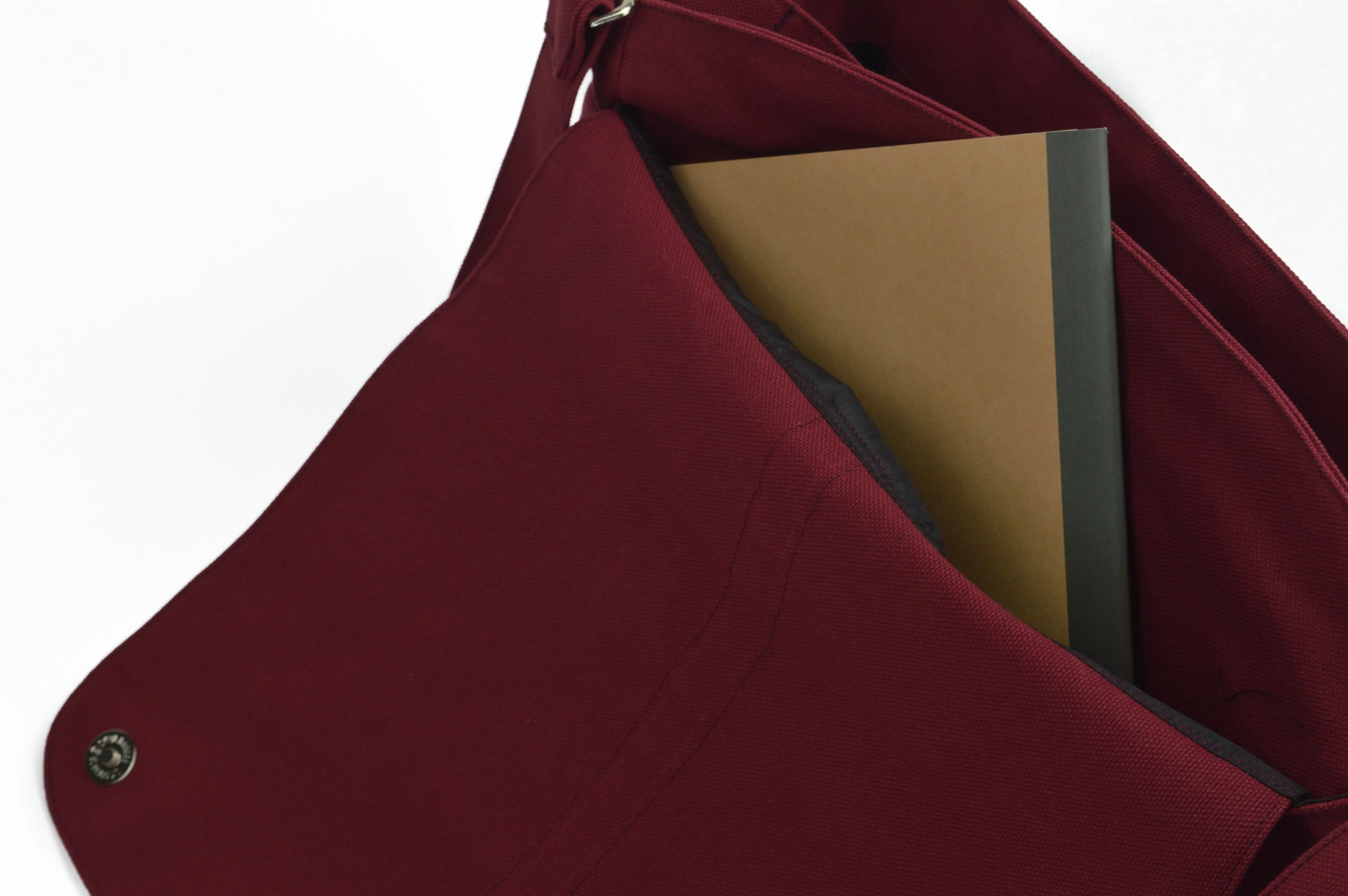 Daniel 18 Rose Red | Messenger Bag