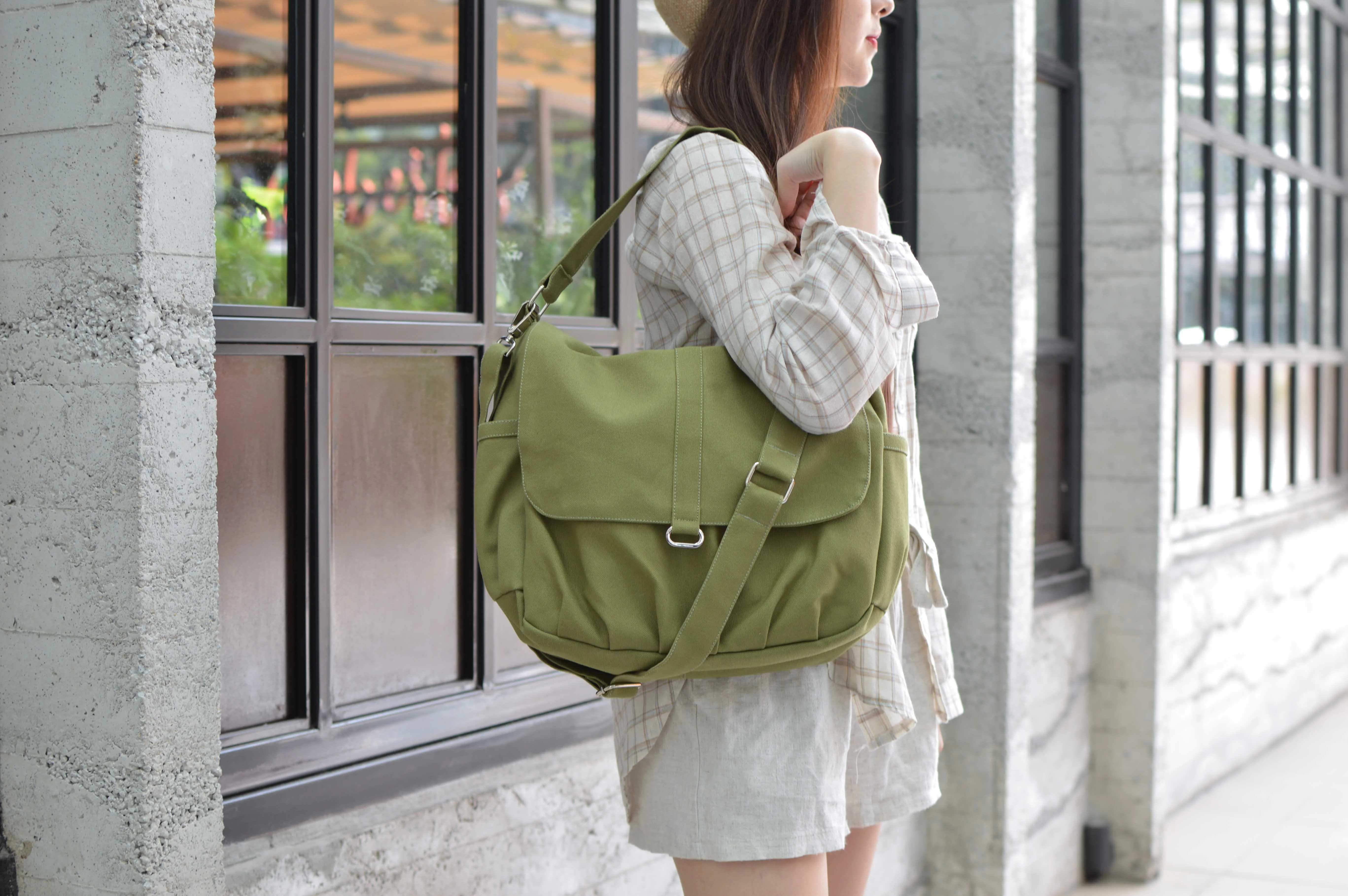Daniel 18 Rose Red | Messenger Bag