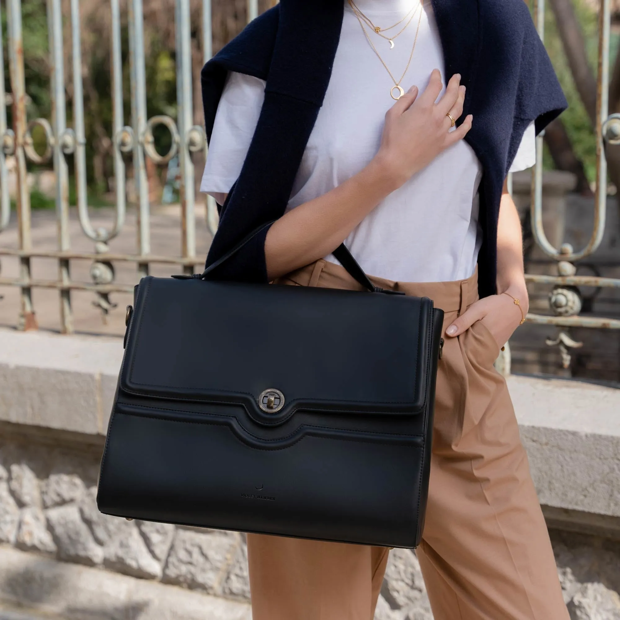 Essential Bag black handbag with 16.4 inch laptop compartment