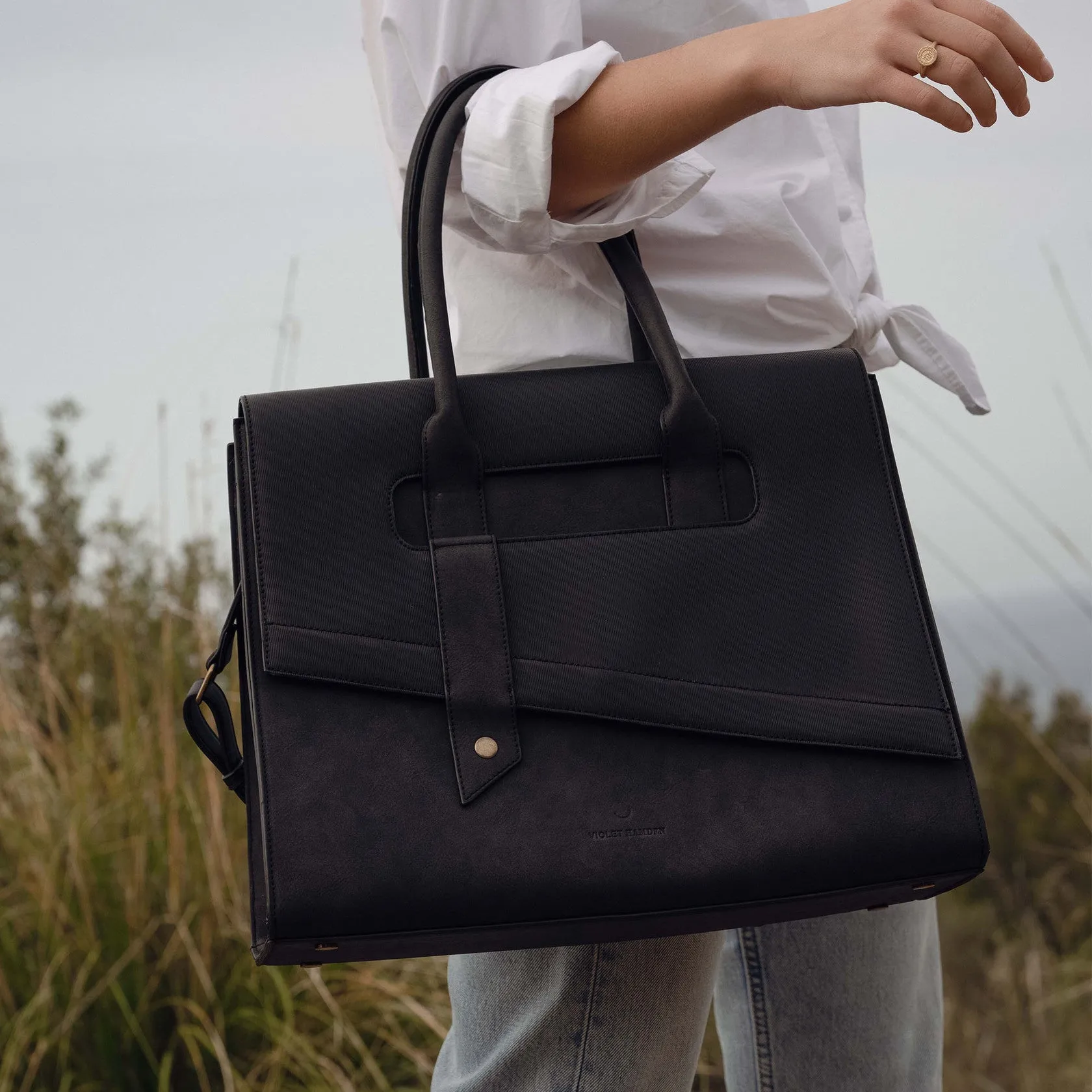 Essential Bag black shoulder bag with 13 inch laptop compartment