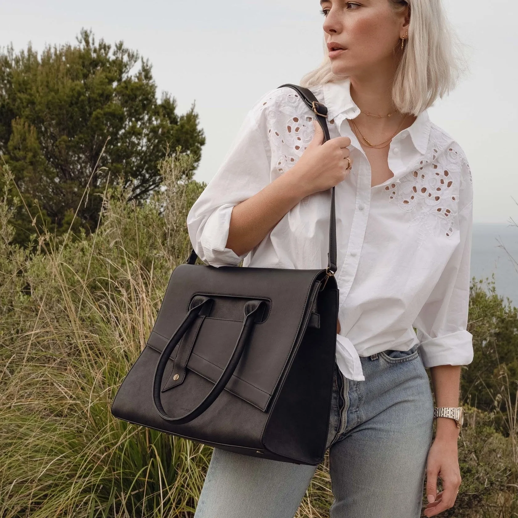 Essential Bag black shoulder bag with 13 inch laptop compartment