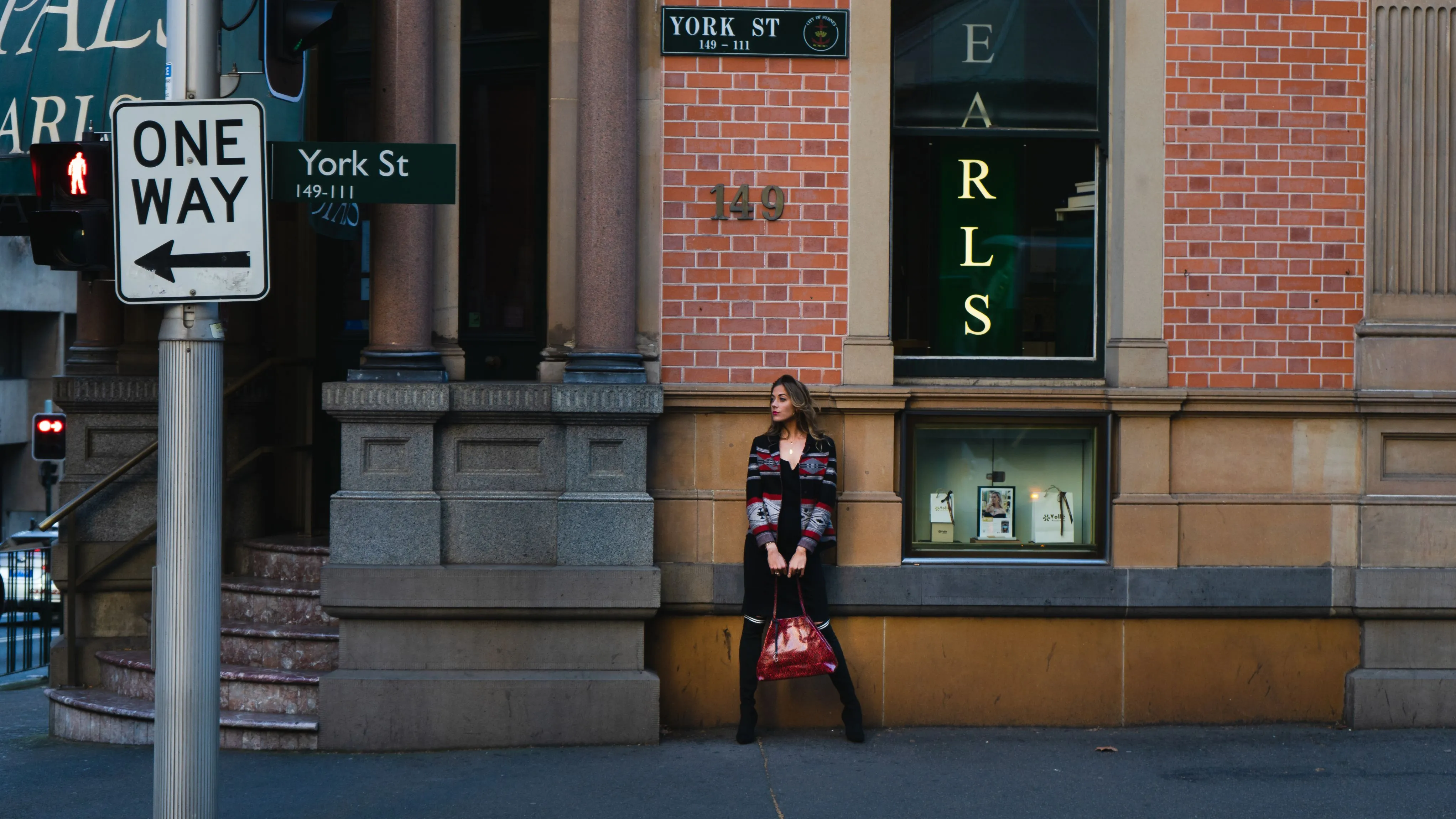Frida tote leather bag spotted red and black