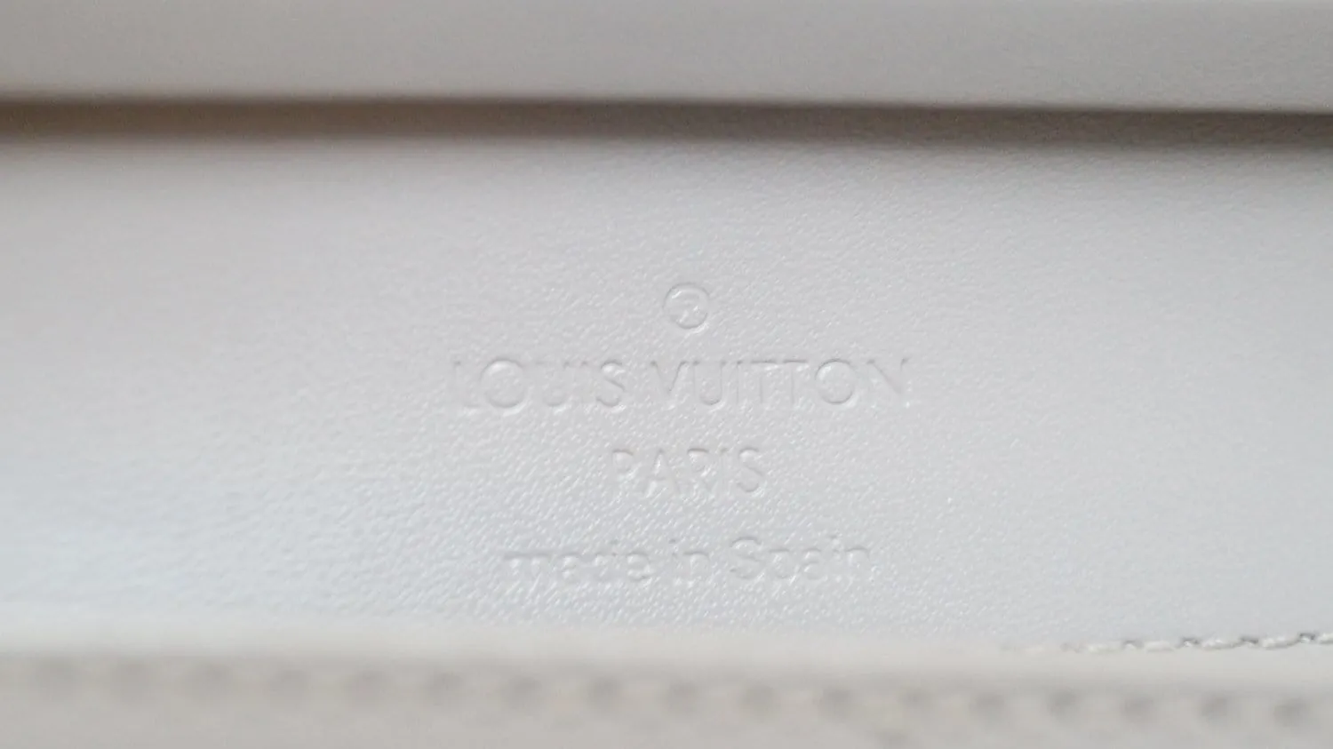 LOUIS VUITTON Lilac Epi Leather Honfleur Clutch Bag