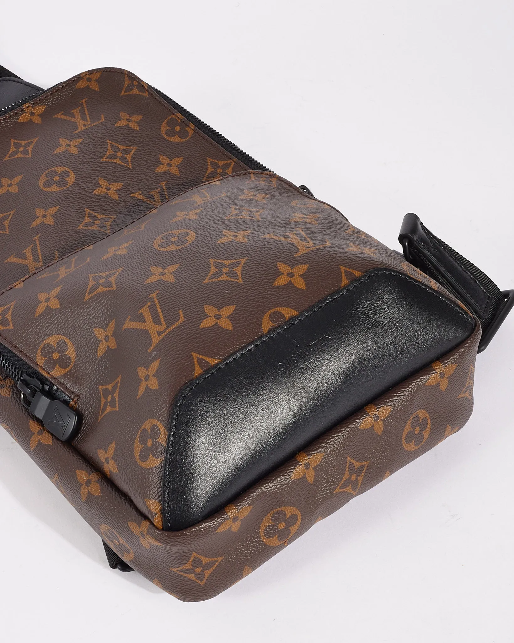 Louis Vuitton Monogram Canvas Avenue Sling Bag