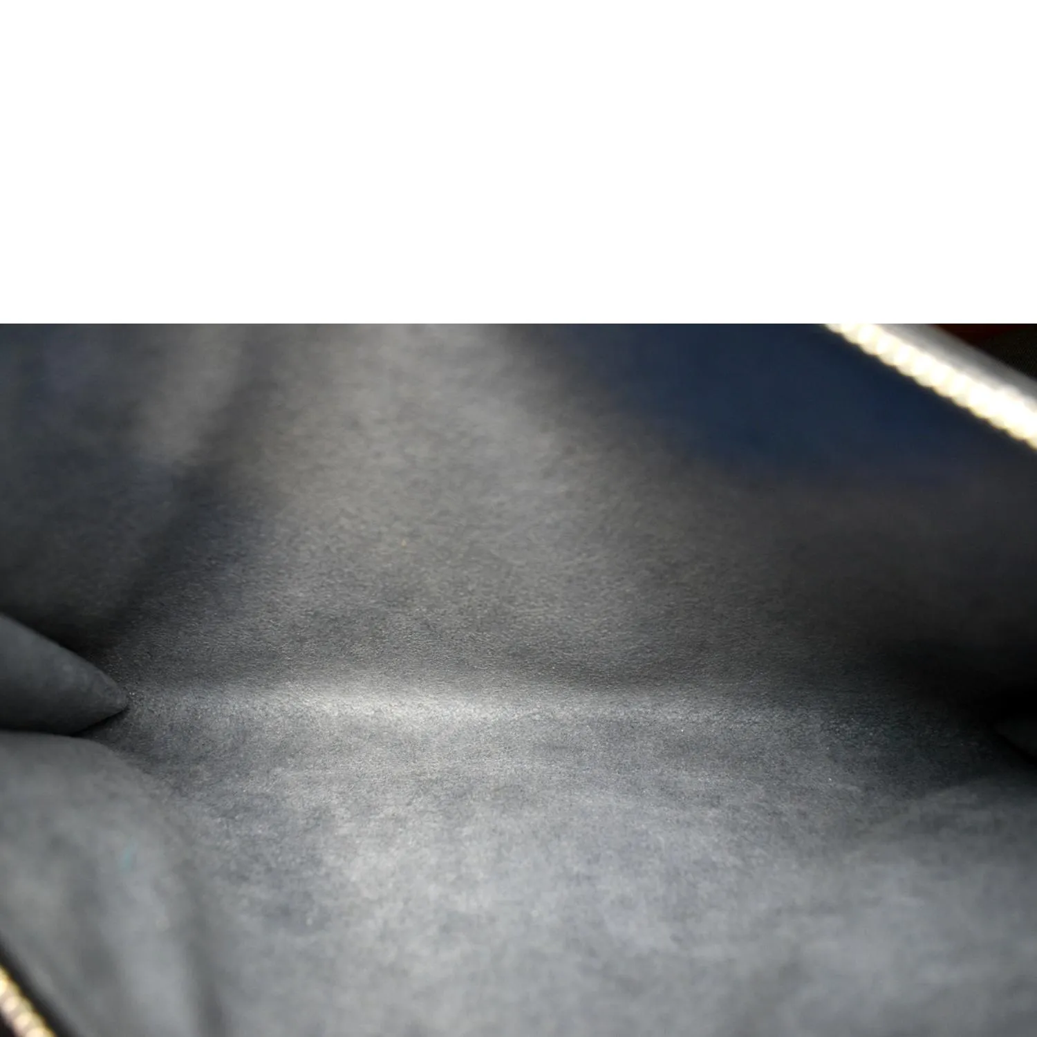 LOUIS VUITTON Pochette Accessoires Epi Leather Shoulder Bag Noir Black