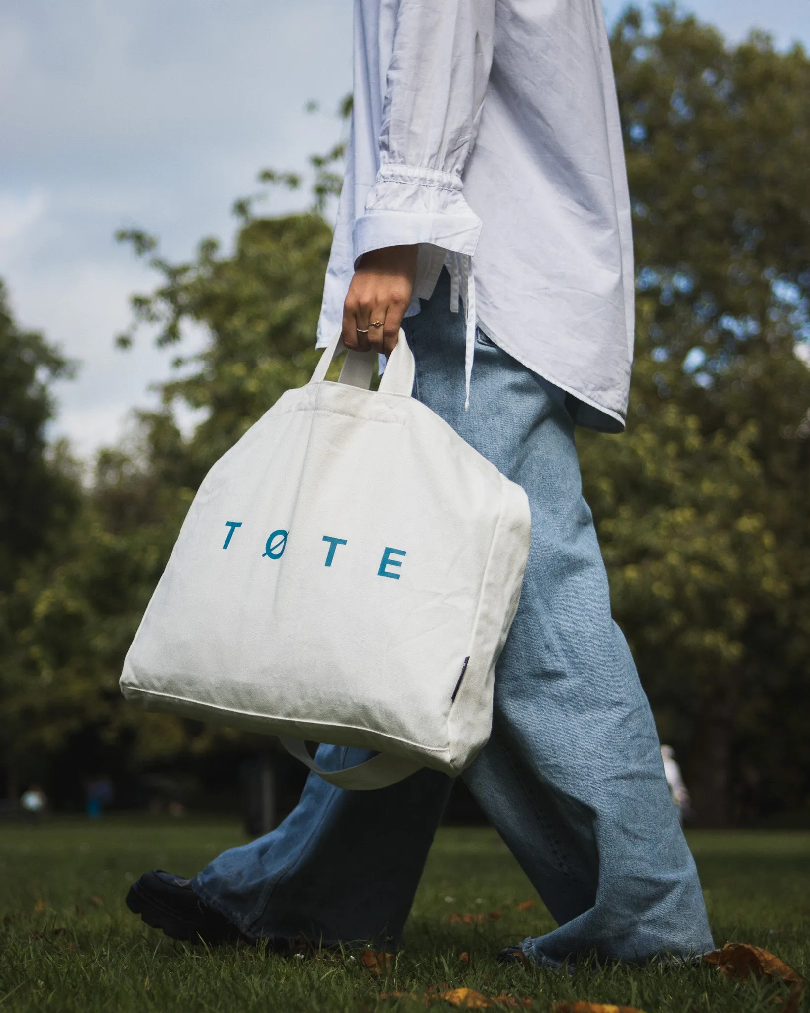 Off White/Blue TØTE Bag