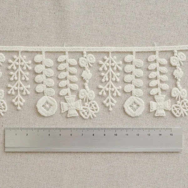 Scandi Flowers Trim, Ivory by Hirvi