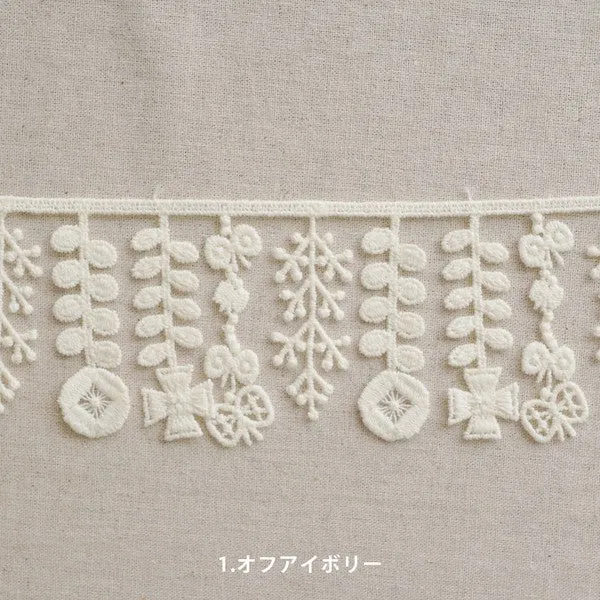 Scandi Flowers Trim, Ivory by Hirvi