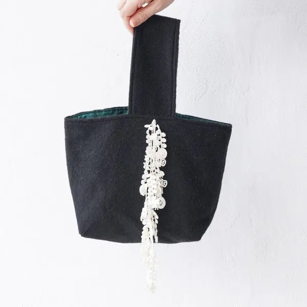 Scandi Flowers Trim, Ivory by Hirvi