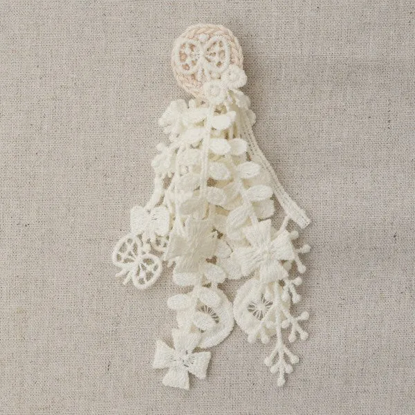 Scandi Flowers Trim, Ivory by Hirvi