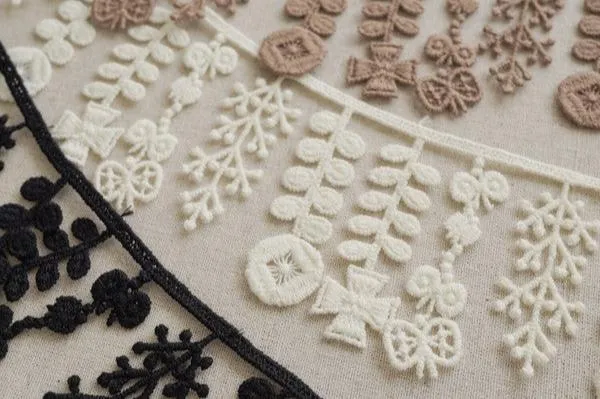 Scandi Flowers Trim, Ivory by Hirvi