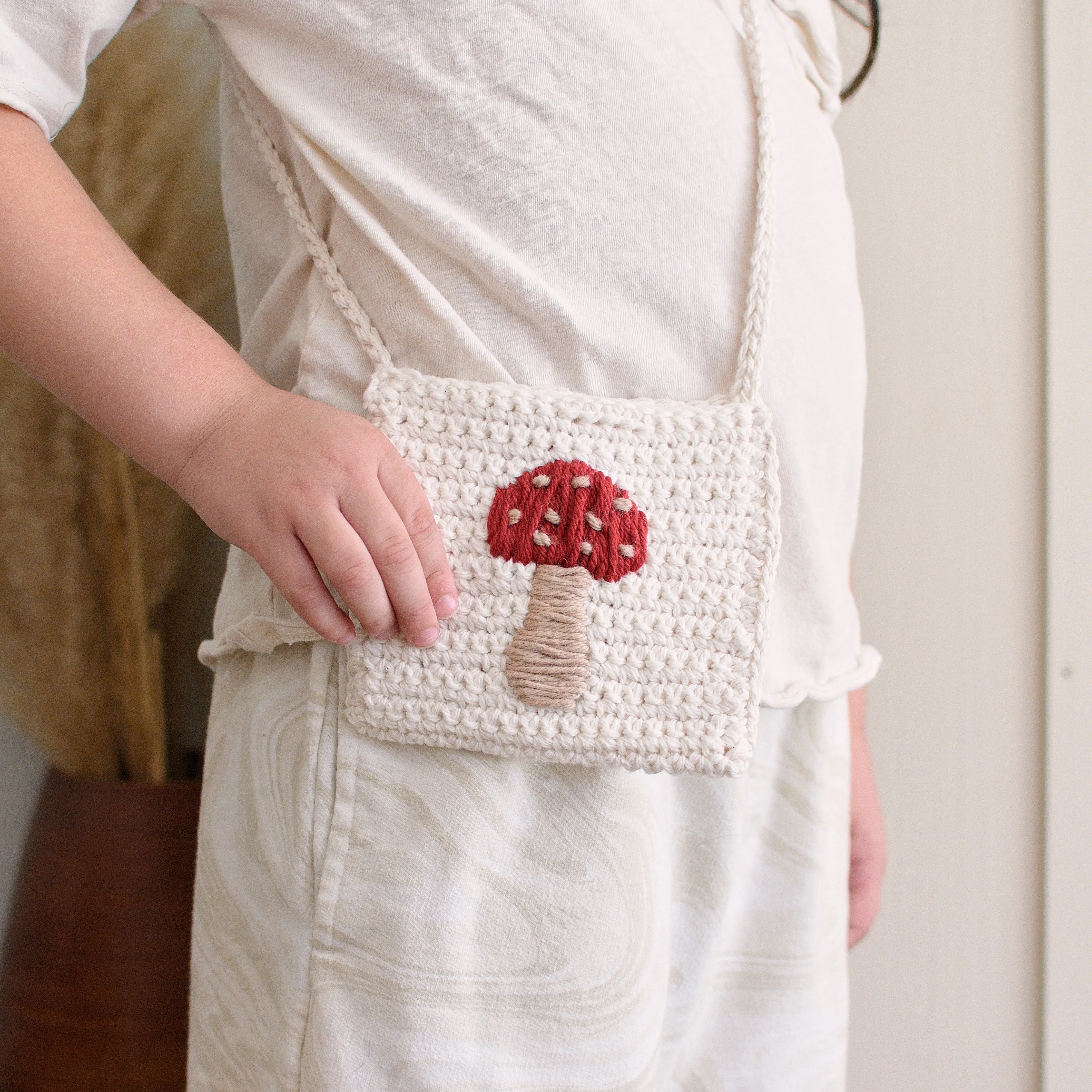 Toadstool Crochet Crossbody Bag (white)