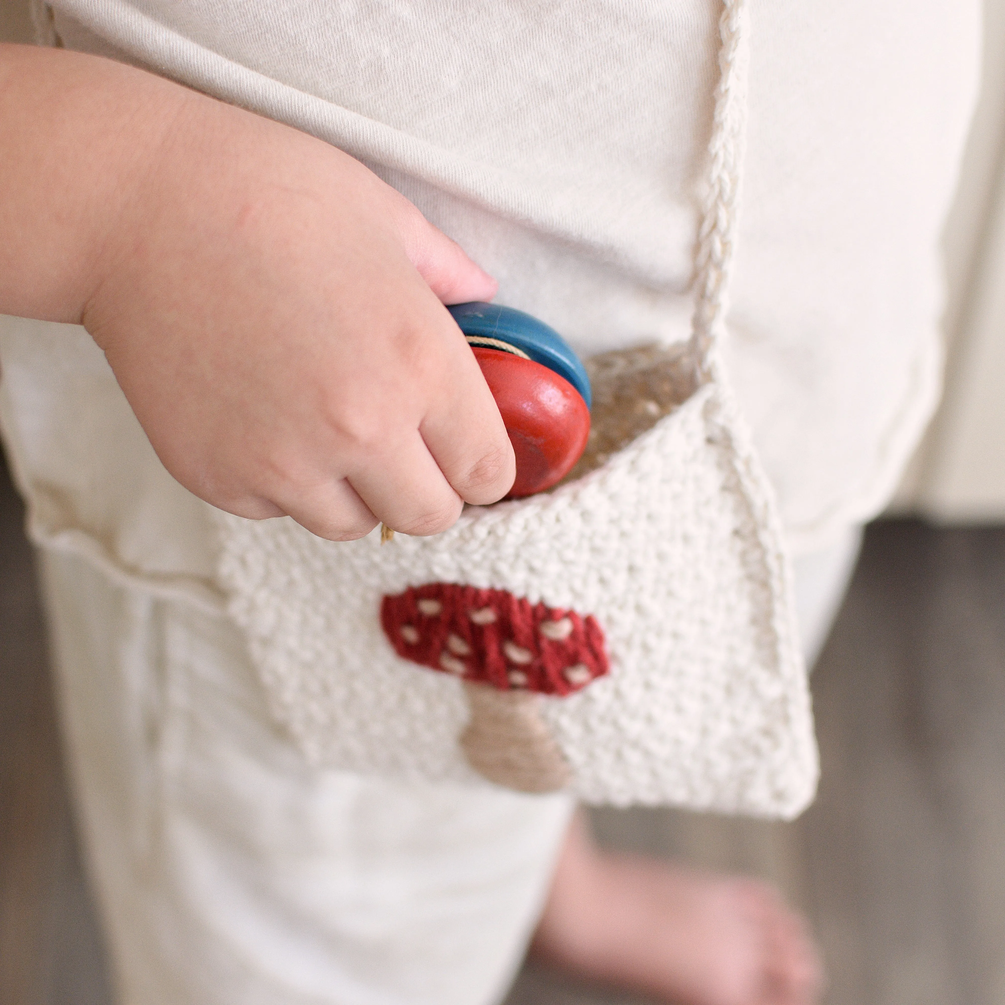 Toadstool Crochet Crossbody Bag (white)