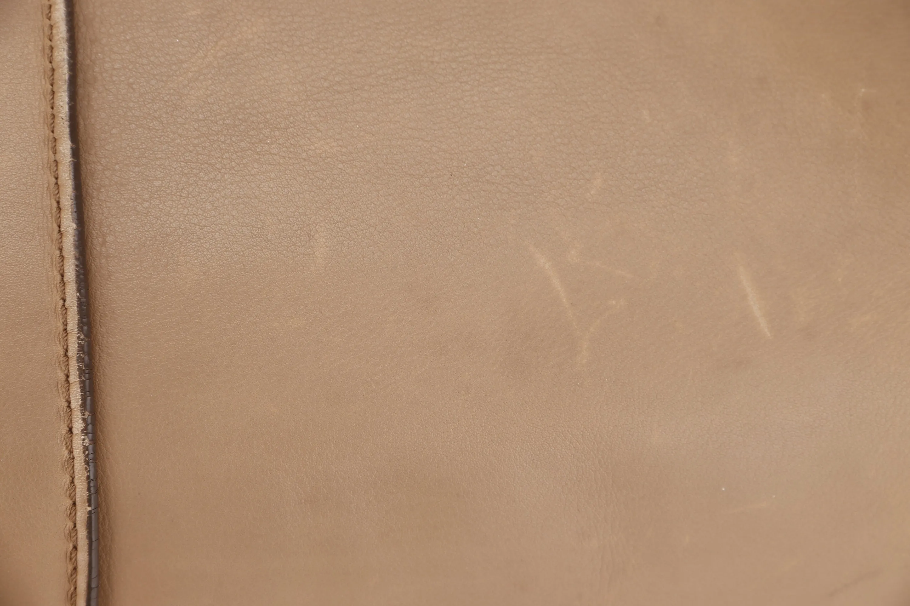 TOD'S LIGHT BROWN COLOR D-STYLING BAULETTO 2 WAY USE LEATHER BAG, WITH STRAP, NO DUST COVER