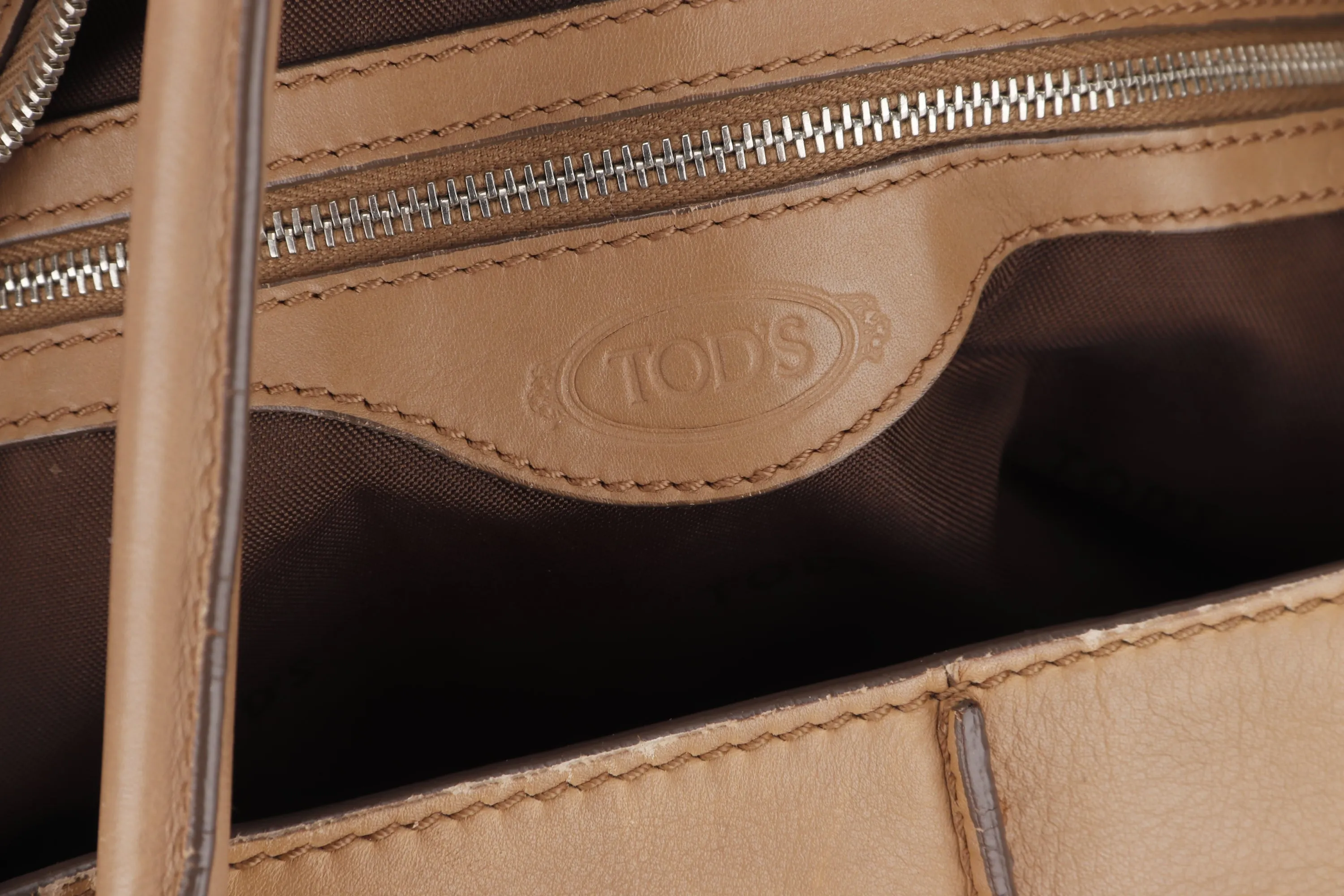 TOD'S LIGHT BROWN COLOR D-STYLING BAULETTO 2 WAY USE LEATHER BAG, WITH STRAP, NO DUST COVER