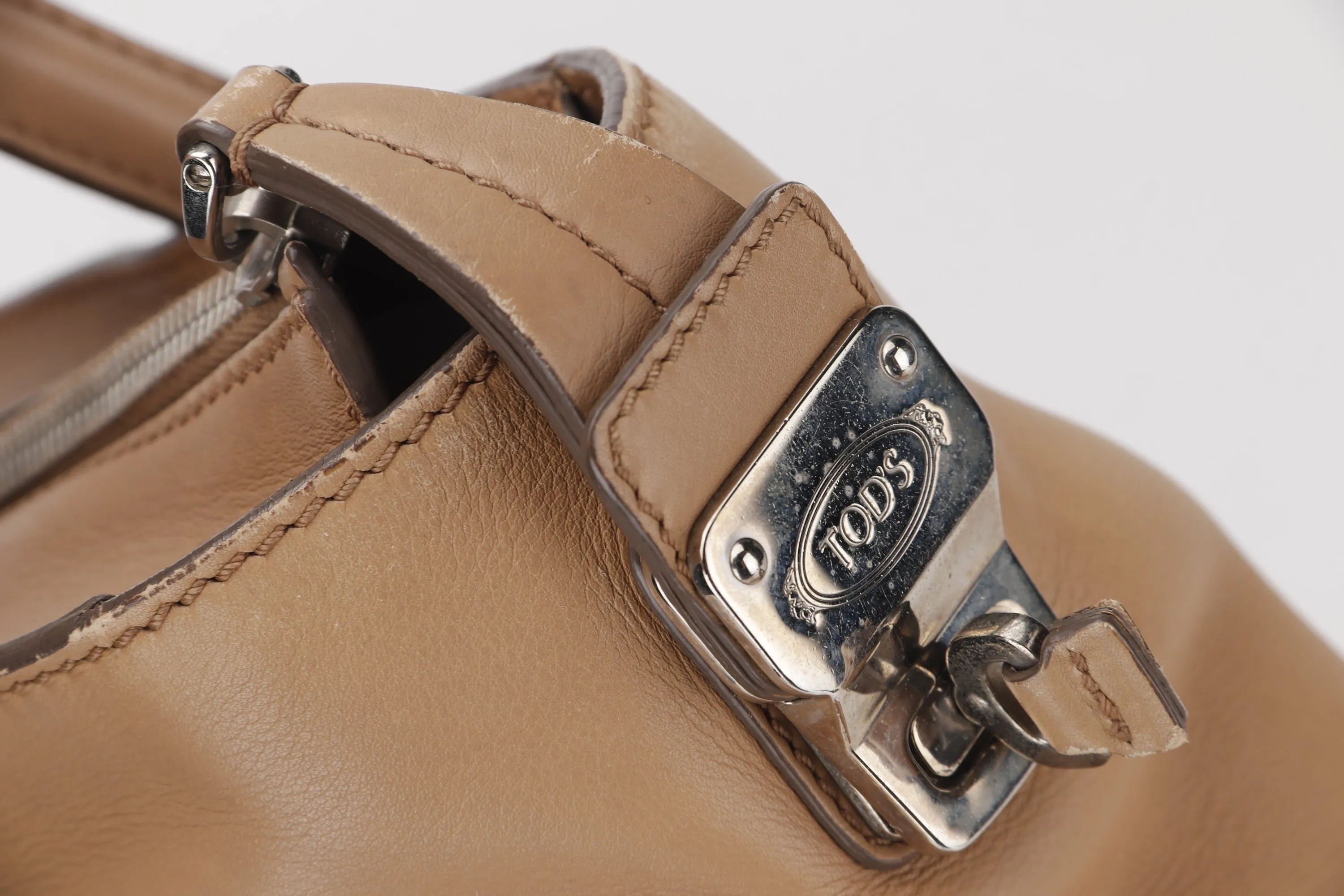 TOD'S LIGHT BROWN COLOR D-STYLING BAULETTO 2 WAY USE LEATHER BAG, WITH STRAP, NO DUST COVER