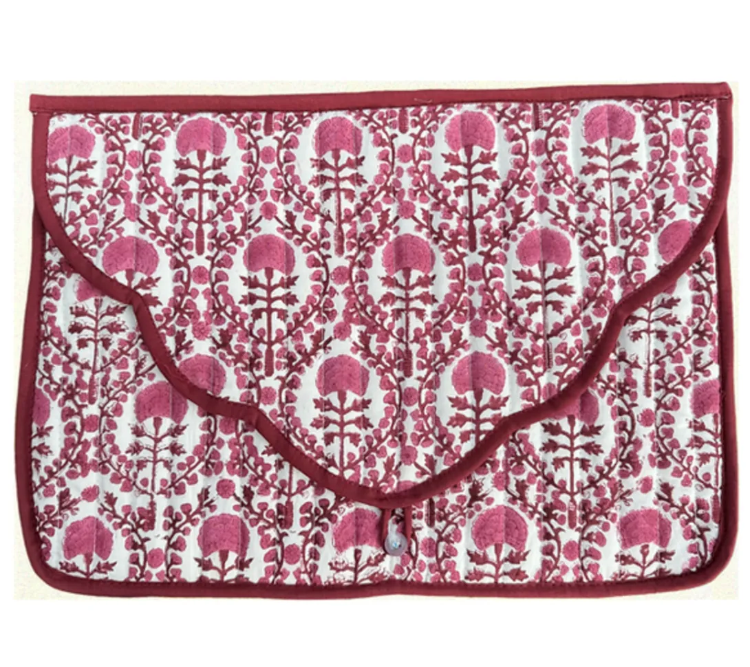 WINTER BERRY TRELLIS LAPTOP CASES